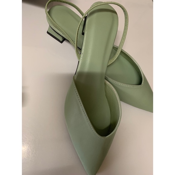 Minimalist Point Toe Slingback Pumps - Picture 6 of 9